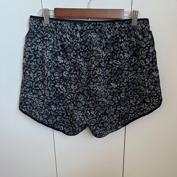 Fabletics Shorts - Picture 3 of 6